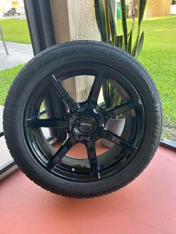 Set of 4 Motiv Rims and tires