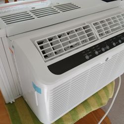 GE Air Conditioner 6200 btu 250sq ft area Quiet
