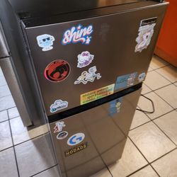Magic Chef Mini Fridge 