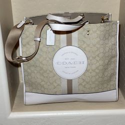 New With Tags Coach Dempsey Tote 22 In Signature Jacquard With Stripe And Coach Patch Light Khaki