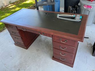 Large desk good condition