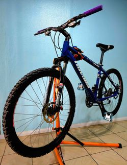 Novara Ponderosa Hardtail Mountain Bike with RockShox Fork