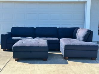 Free Delivery/ Thomasville Sectional Sofa with Ottoman
