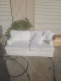 6 ft  couch ,good condition