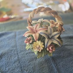 Porcelain Lilly Baskat