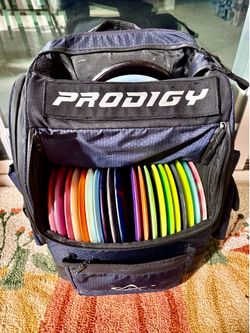 Prodigy back pack and discgolf discs
