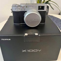 (Pristine Condition) FUJIFILM X100V - Silver