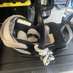 BRITAX Infant Car Seat (4-30lbs)