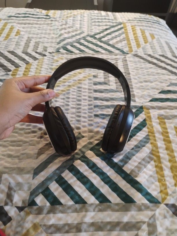 Monster Headphones Black .