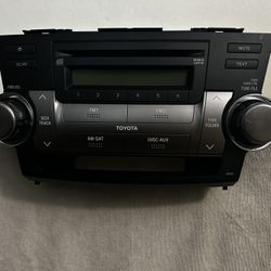 Toyota Highlander  -  Factory Stereo 