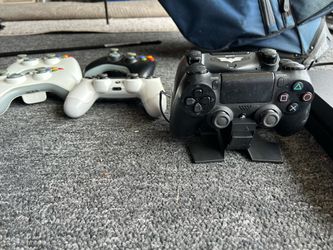 PS4 console/controllers/games