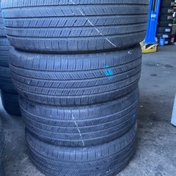 225/60R17 Marca Michelin Usadas En Perfectas Condiciónes De Vida