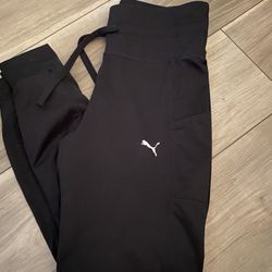 Puma Women’s Joggers Size medium 