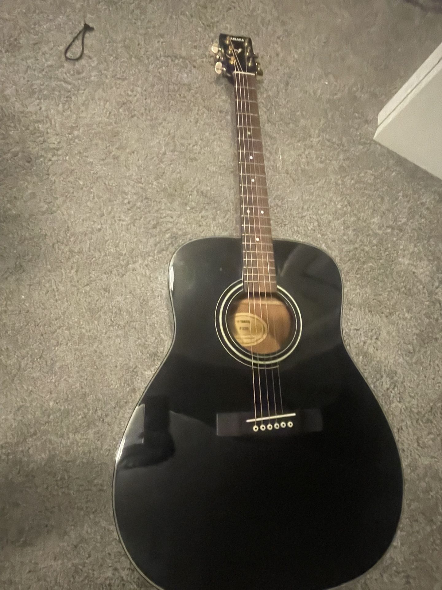 Acoustic 6 String Guitar 