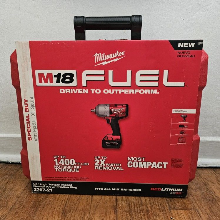 Milwaukee 1/2 Inch High Torque Impact Wrench Kit