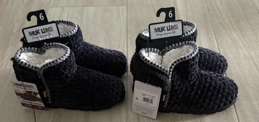 Two Muk Luks Size 6 Slippers NEW