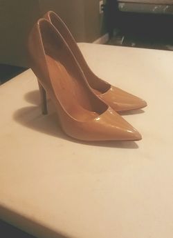 High heel pumps