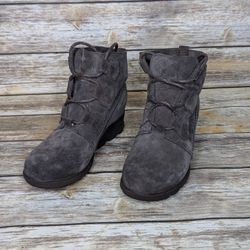 Sorel Evie Boots. Women's Size 9.5