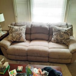 Double recliner sofa