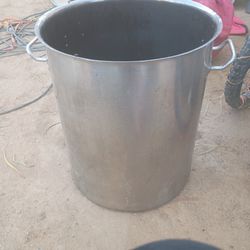 42 quart stock pot has no lid great to make chili and refried beans