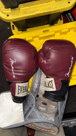 Muhammad Ali limited edition boxing gloves