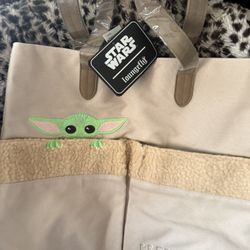 Loungefly Star Wars The Mandalorian The Child Precious Cargo Tote