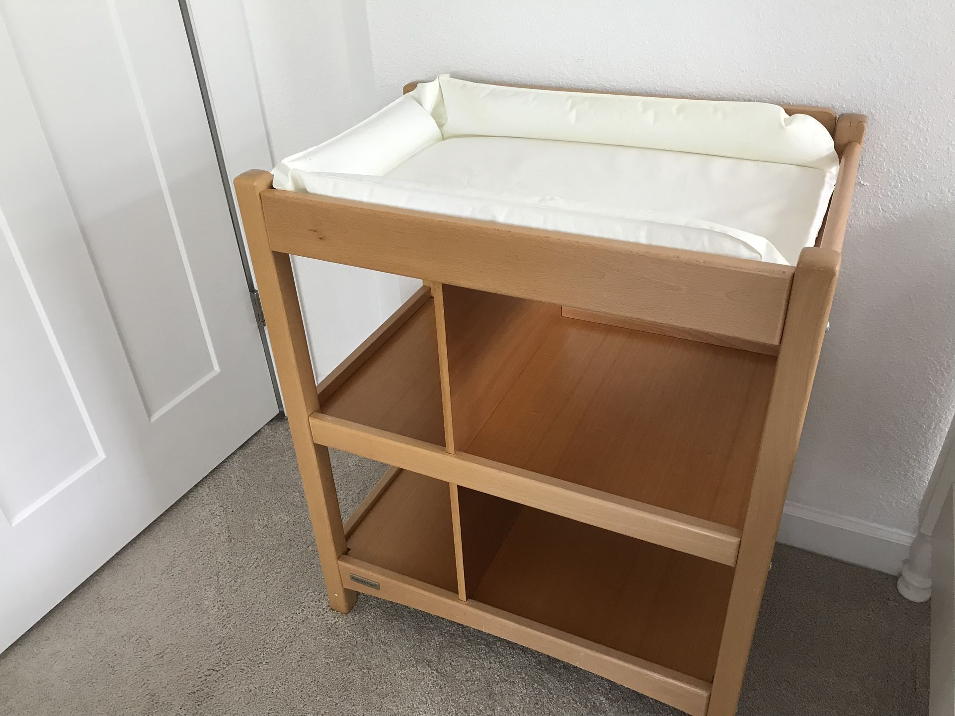 High Quality Changing Table