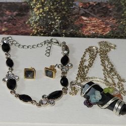 #2233, MID CENTURY ONYX AND CUARTZ LOT, NECKLACE, BRACELET & EARRINGS

