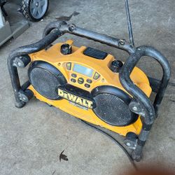18v Dewalt. Radio Charger 