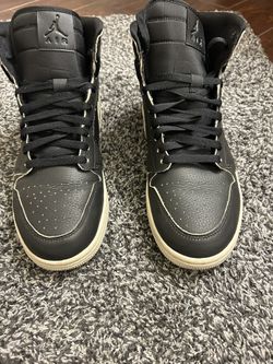 Jordan 1 High Black Desert Sand. 10.5. Used (Rare)