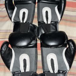 30$ boxing gloves 2 pairs
