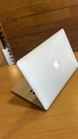 Apple MacBook Pro 15” Retina i7/16GB/500GB SSD $350