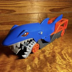 Hot Wheels ~ Shark Chomp Transporter Playset ~Eats Cars~Loose