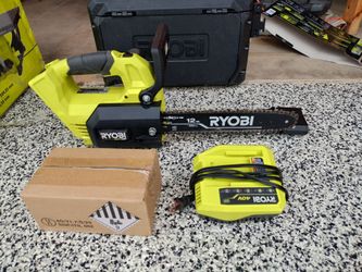 Chainsaw Ryobi 40v battery and charger included