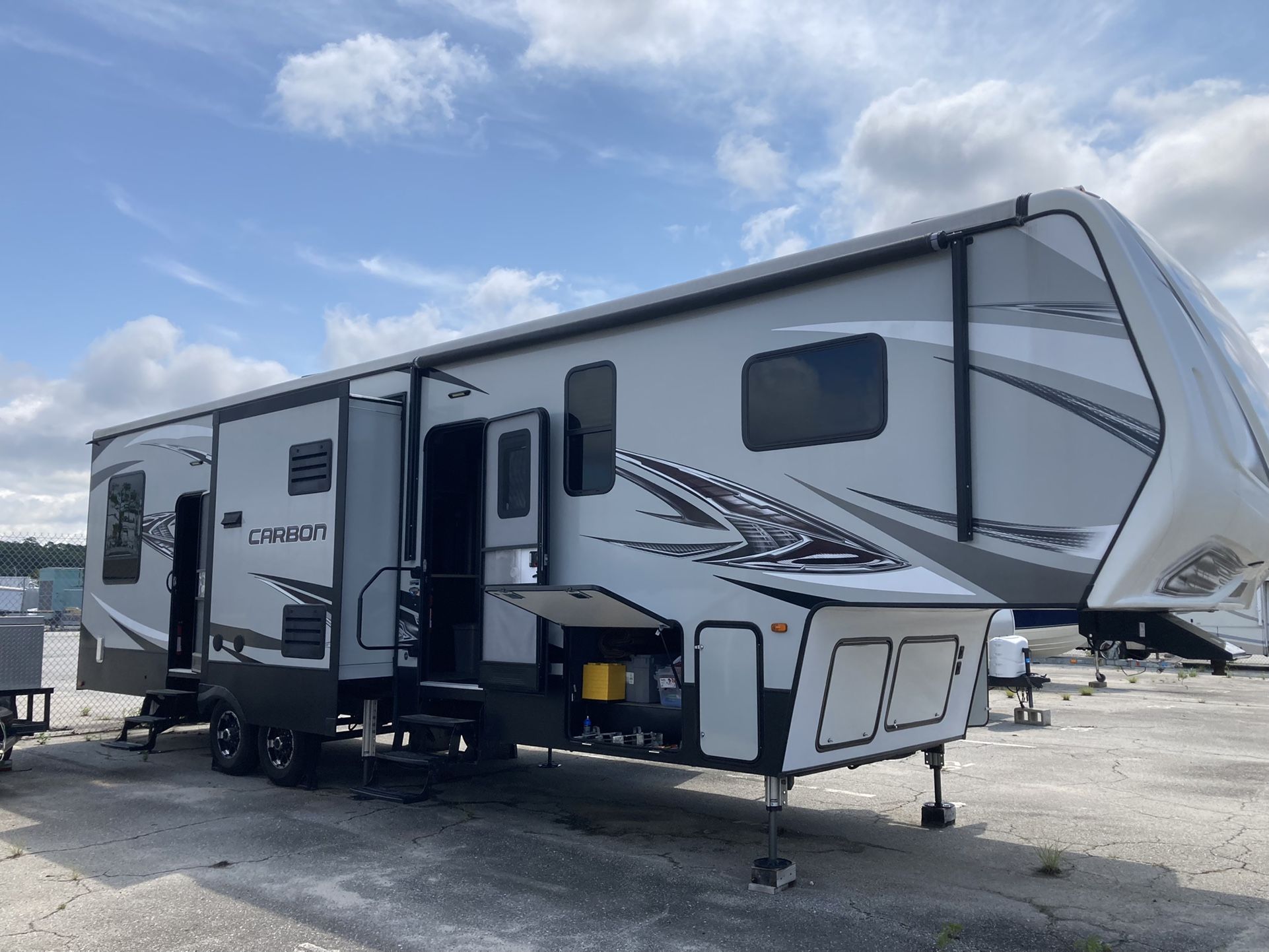 2019 keystone Carbon