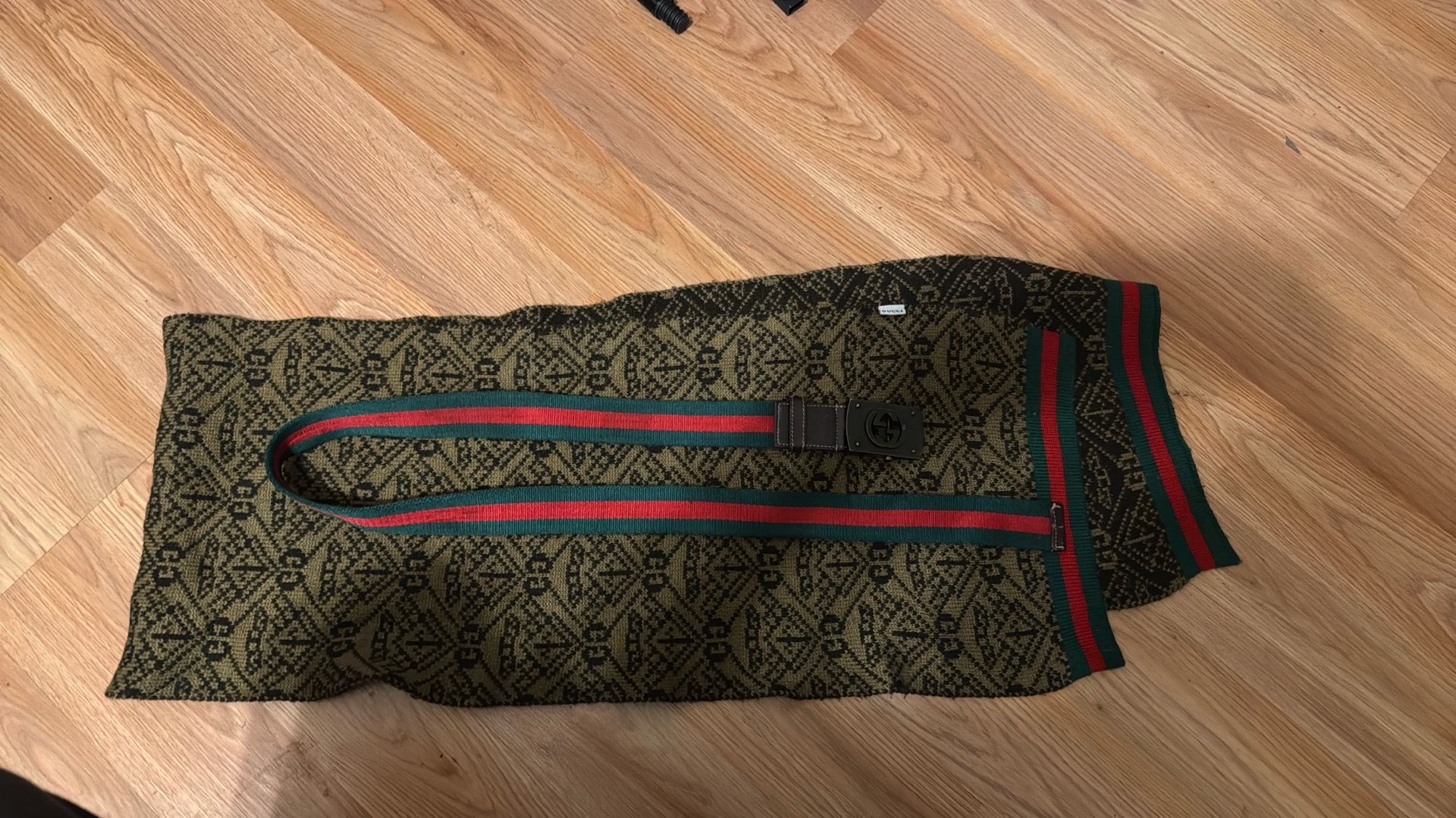 Gucci scarf and belt authentic