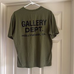 Gallery dept TEE size small