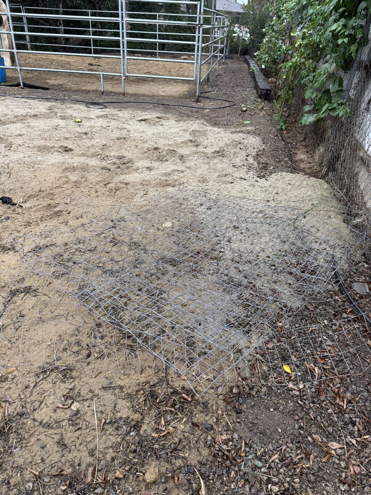 24’ Galvanized Fence Free