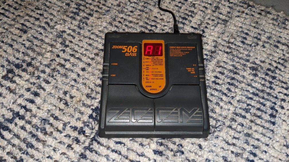 ZOOM 506 Bass Multi Effects Processor W/Original Power Supply