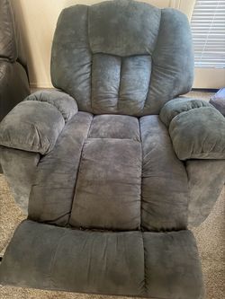 Green recliner with remote vibration