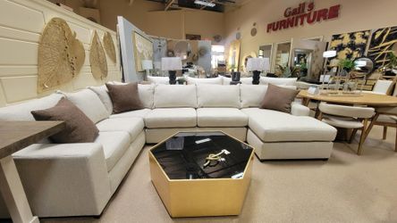 Sale... Sale!! 3 Pc Custom-made big sectional ** comfortable