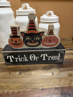 Vintage Look Halloween Sign With Black Cat And Pumpkins
