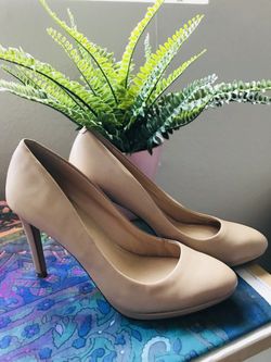 Banana Republic nude heels 7.5