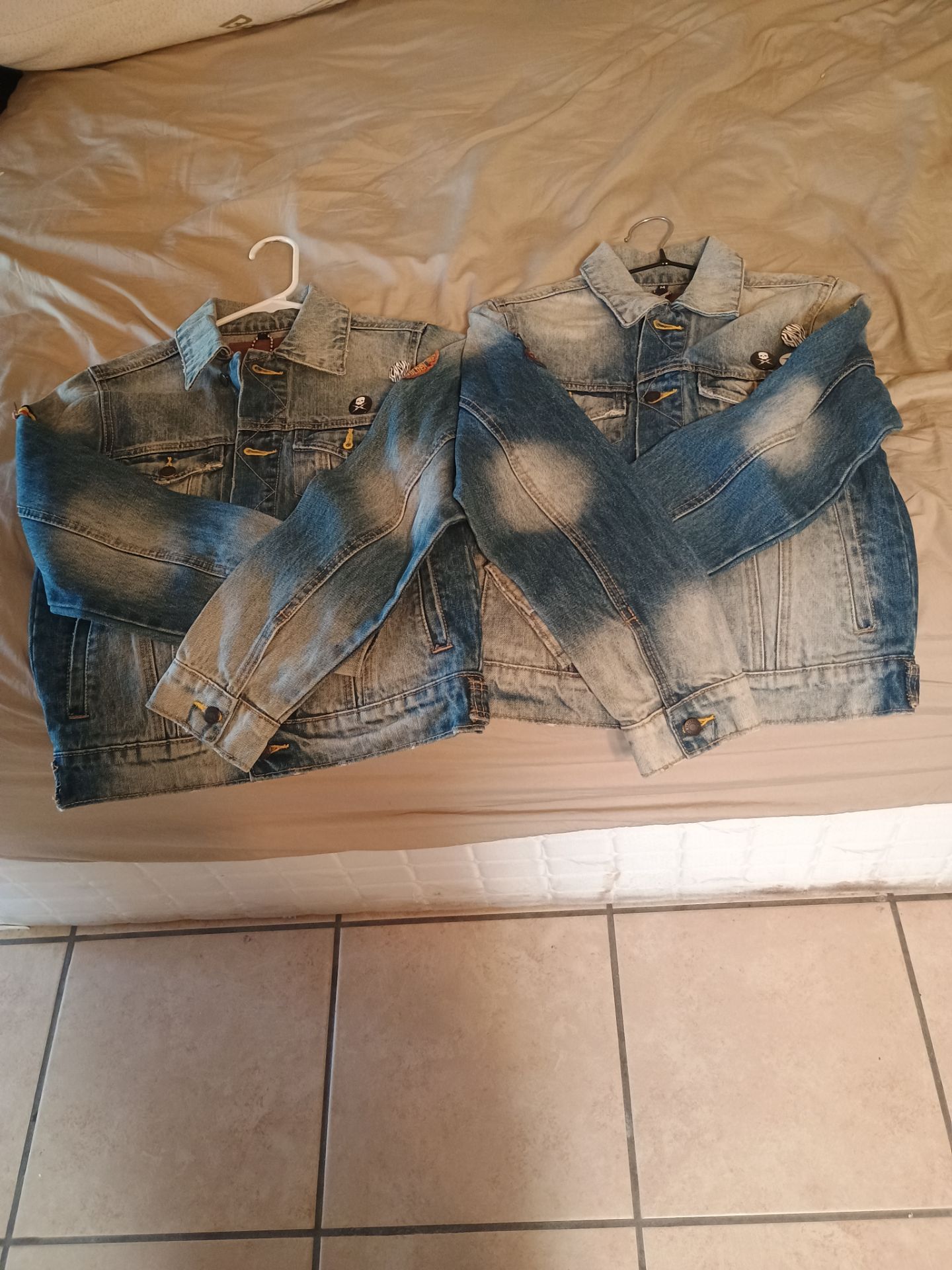 4- CHAMARRAS $30- CADA UNA $30- each - 2- size M- 1- size -L- 1- size S- OILDALE