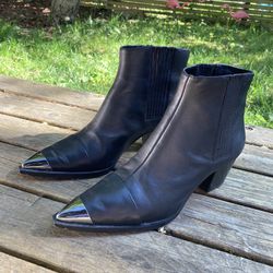 Halston Heritage size 8.5 leather ankle boot