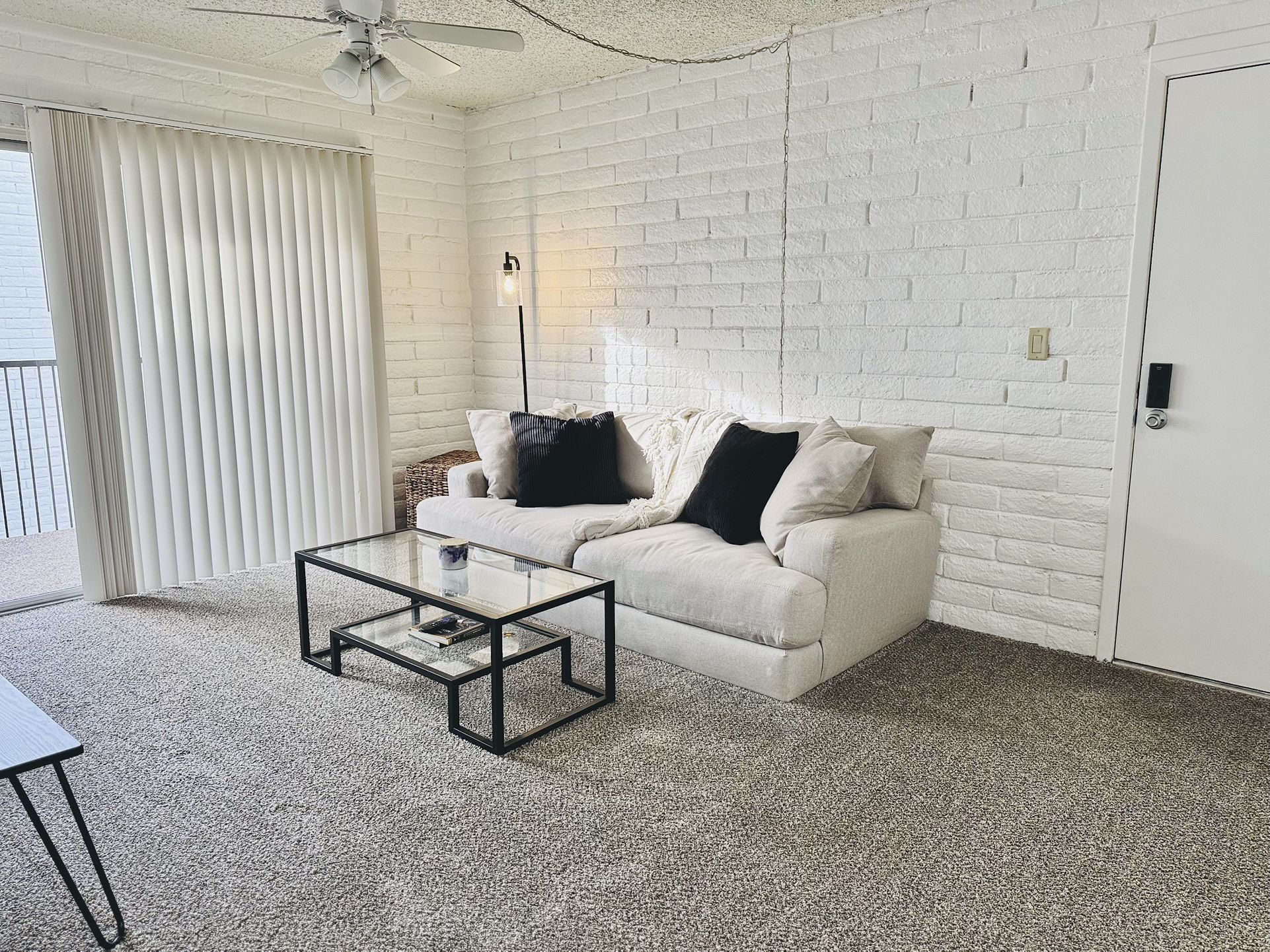 Sofa / Couch w Pillows