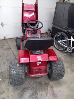 Red Riding Lawn Mower Tractor new pictures clean
