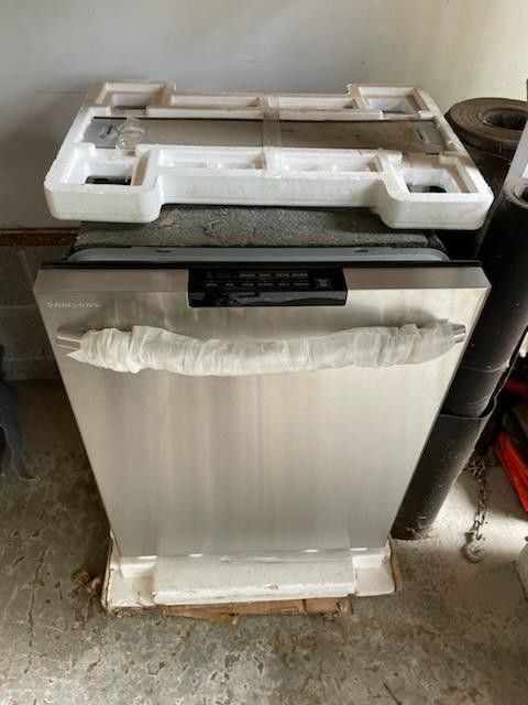 Brand New SAMSUNG STAINLESS STEEL DISHWASHER