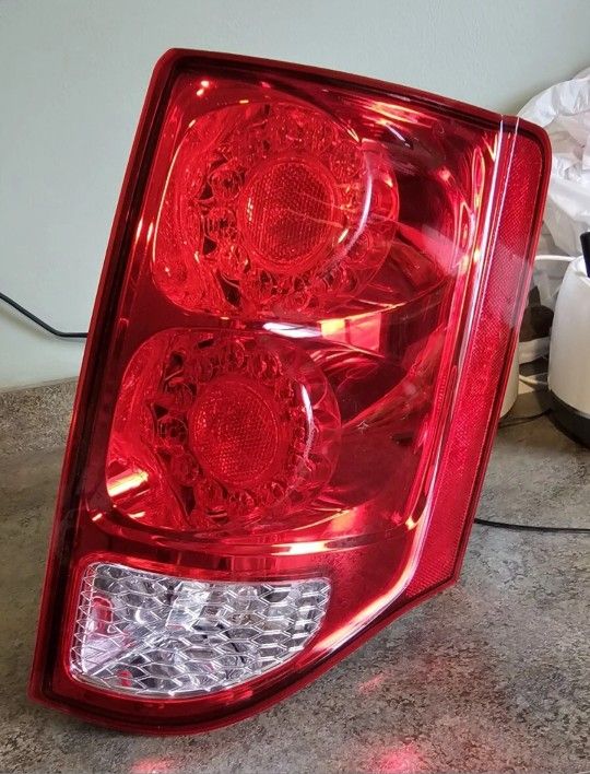 2016-2020 Mopar OEM Dodge Grand Caravan Right Taillight Turn Lamp 0(contact info removed)af