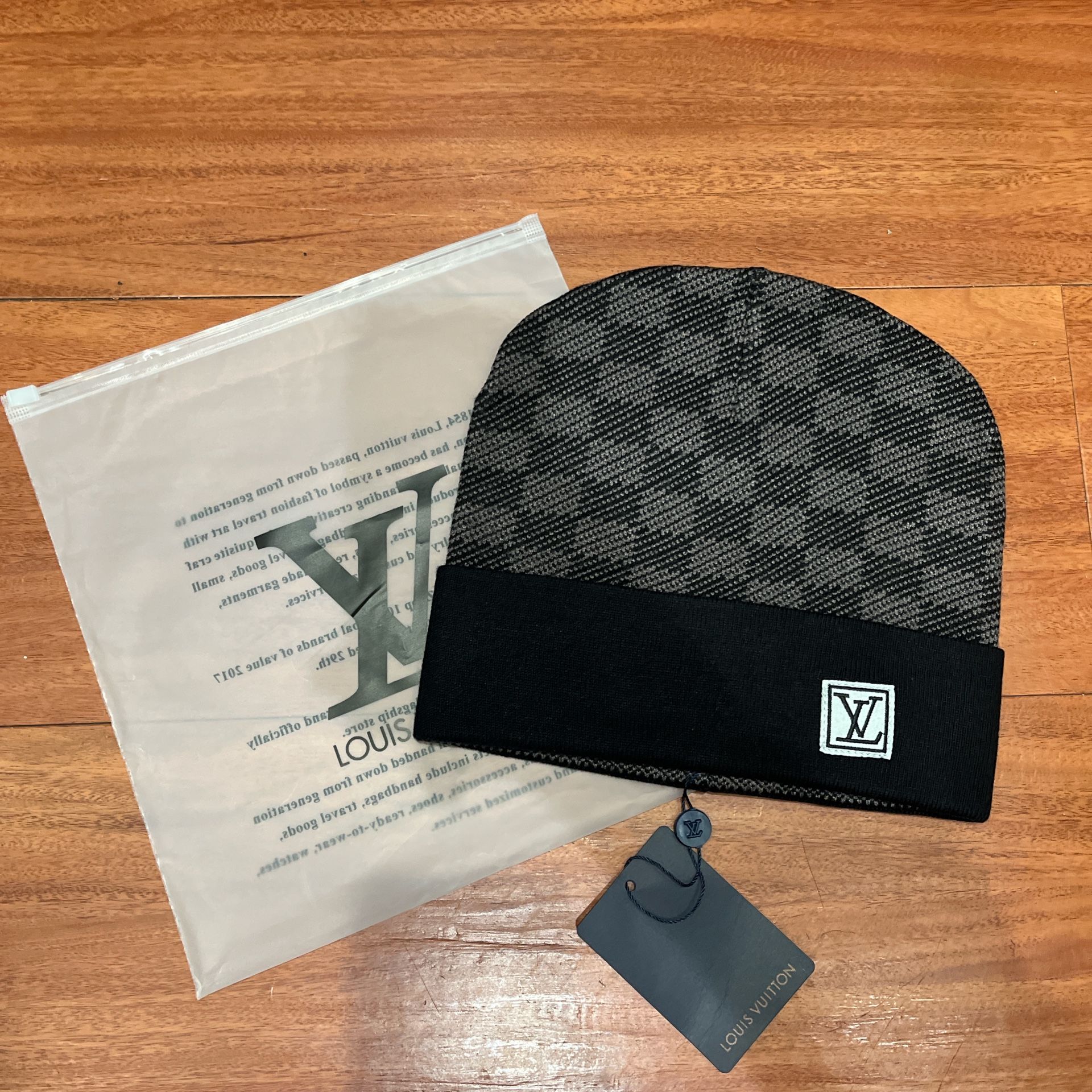 Louis Vuitton Néo Petit Damier Beanie. 
